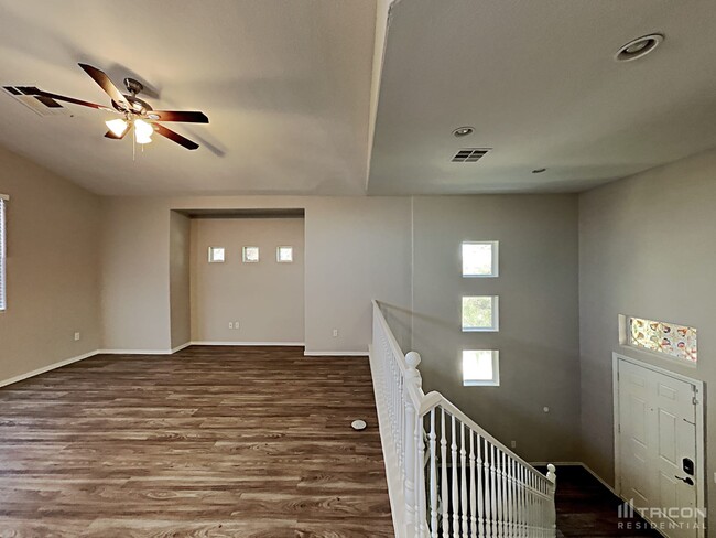 Building Photo - 708 E Riding Crop Ave