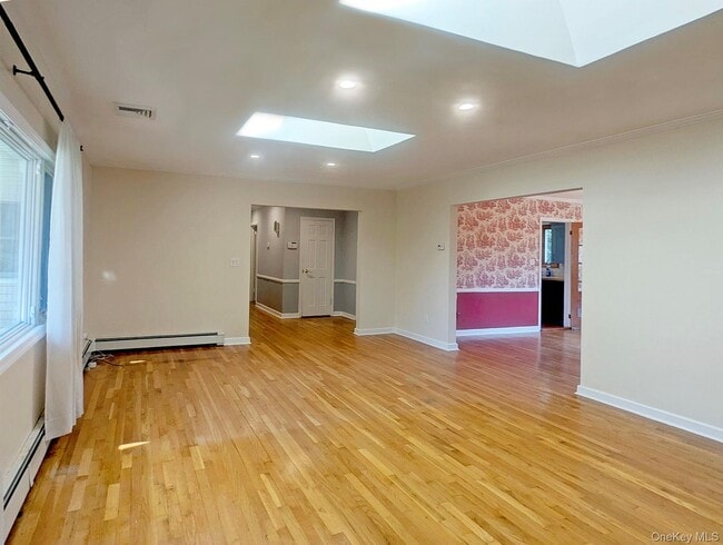 Building Photo - 48 Bayberry Ave