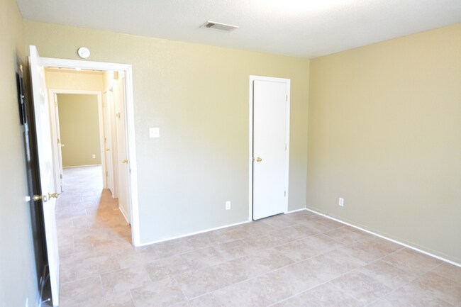 Building Photo - 1228 Walt Morgan Cir