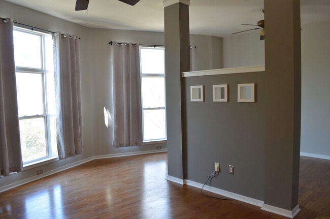 Building Photo - 2125 Southend Dr