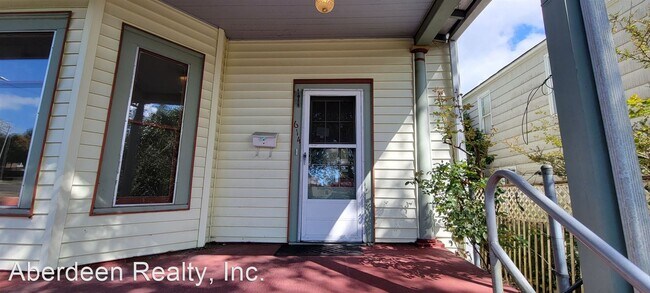 Building Photo - 3 br, 2 bath House - 614 N. Broadway