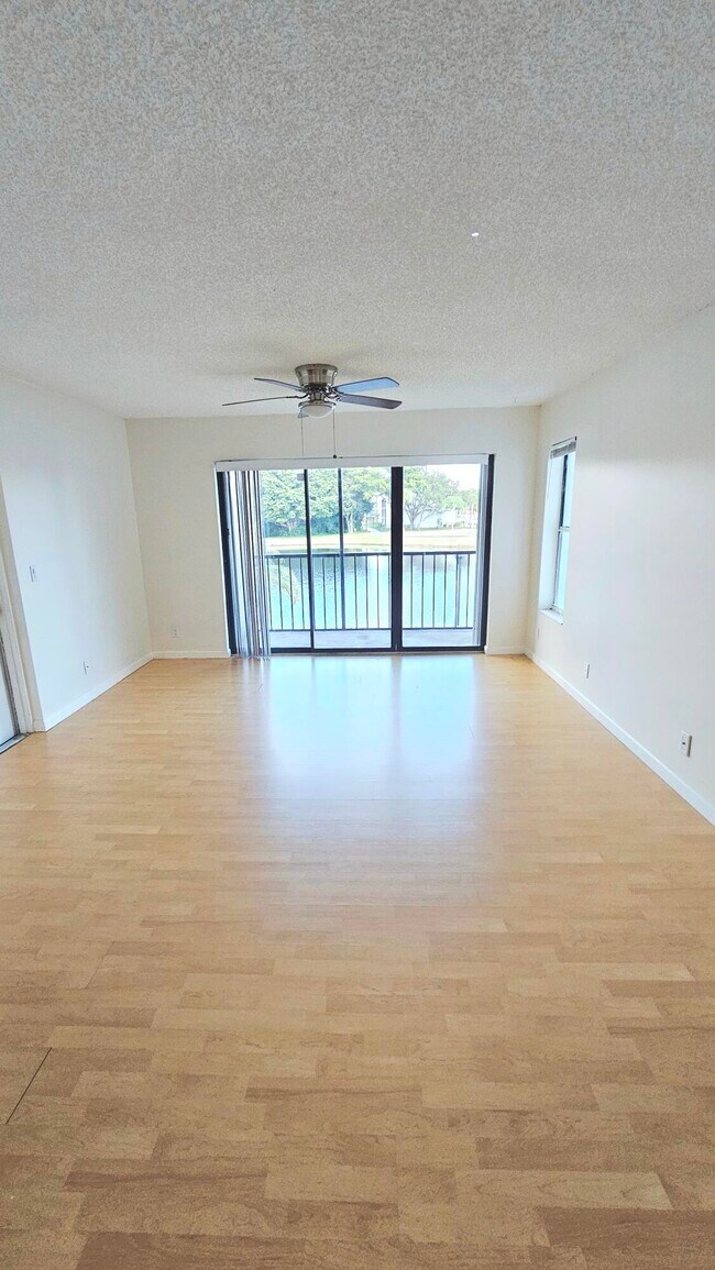 Foto del edificio - 1001 Green Pine Blvd