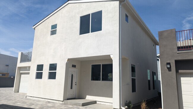 Foto del edificio - 9041 Noble Ave