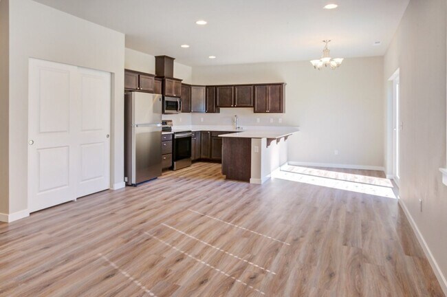 Building Photo - Newly Built 4bd 2.5ba in LSSD