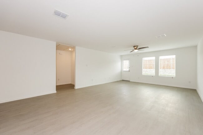 Building Photo - 101 Wild Rose Dr