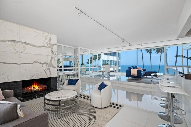 Foto del edificio - 17368 W Sunset Blvd