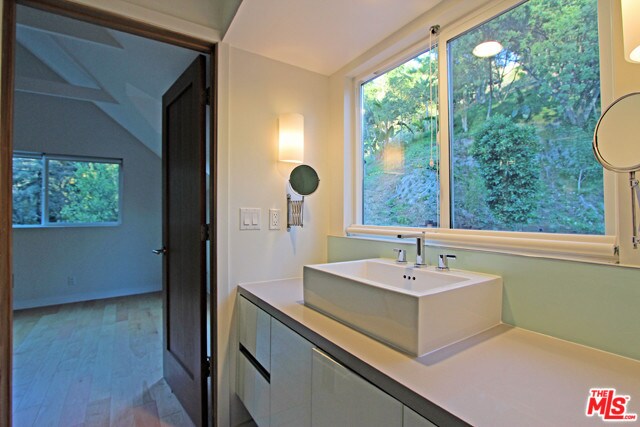 Building Photo - 2750 Benedict Canyon Drive