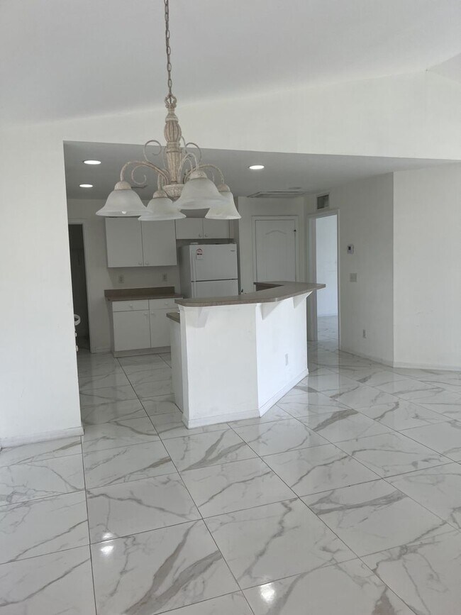 Foto del edificio - SPACIOUS 3Bd / 2 Ba SINGLE FAMILY HOUSE AVAILABLE