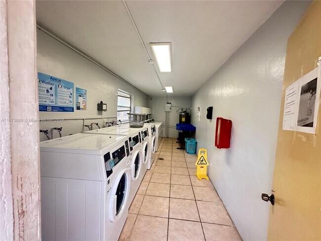 Foto del edificio - 101 NE 41st St