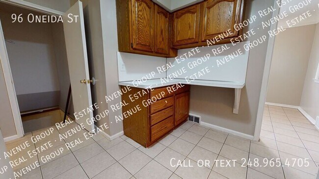 Foto del edificio - 96 Onieda St. - Charming Pontiac 2Bed/1Bat...