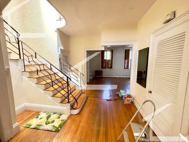 Foto del edificio - Huge 3 bed in Brookline