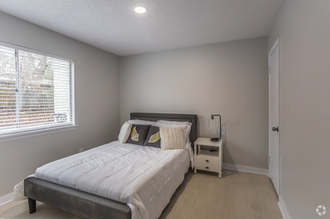 1 BR, 1 BA - 738 SF - Greenline Apartments