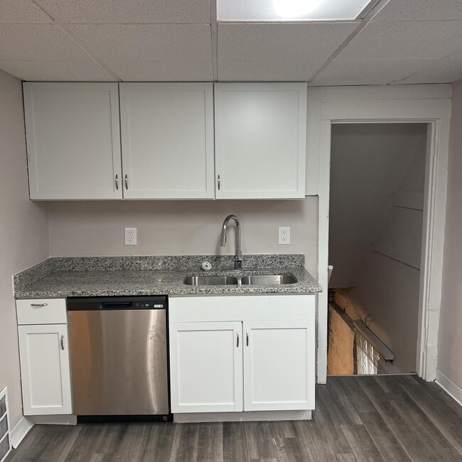 Building Photo - 1919 Widmer Ct NE