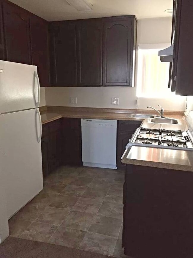 Kitchen - 3228 44th St