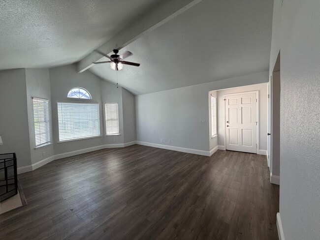 Foto del edificio - 8153 N Cedar Ave
