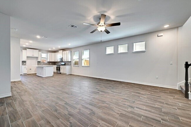 Foto del edificio - 3000 Sudha Dr