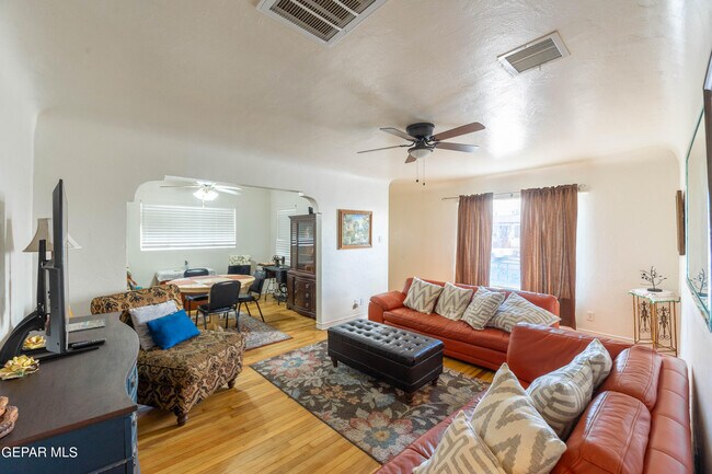 Foto del edificio - 4505 Pershing Dr