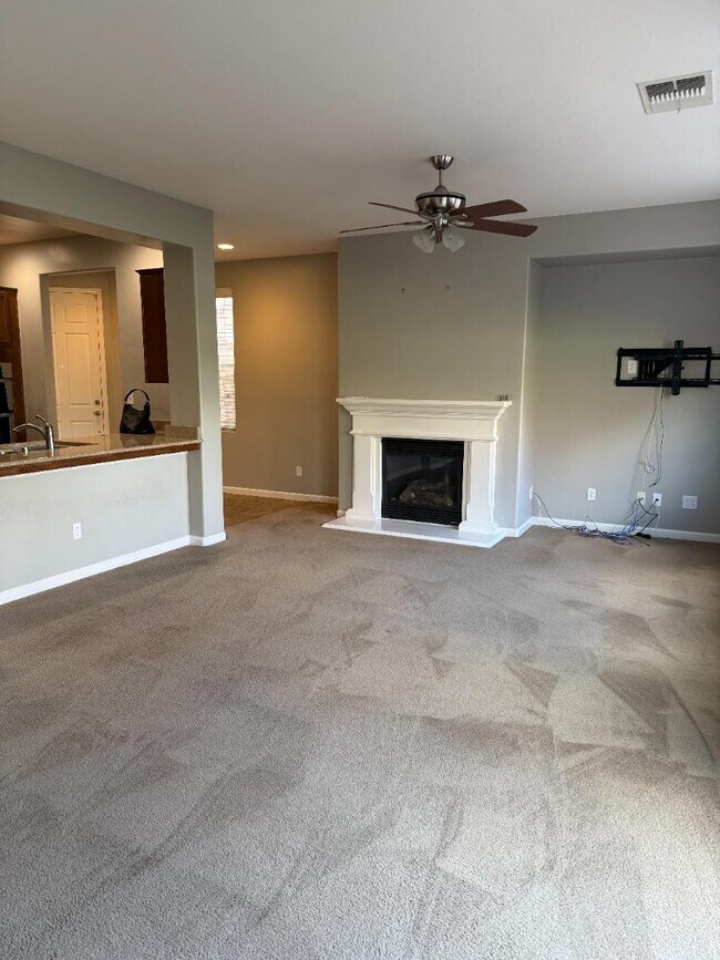 Foto del edificio - 843 Beauregard Ln