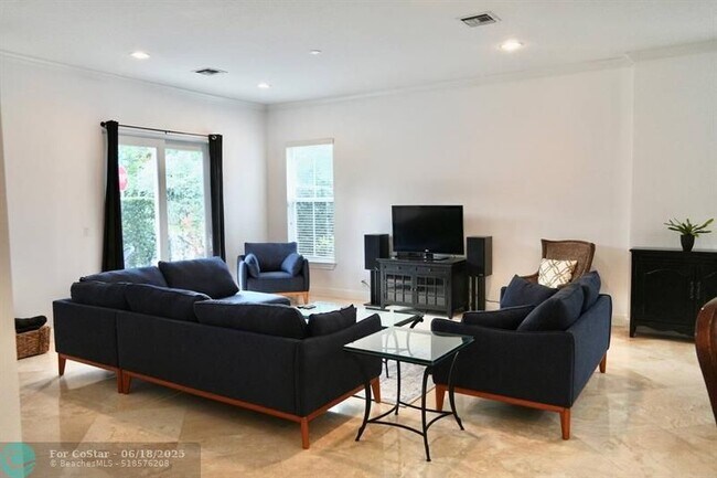 Foto del edificio - 700 SW 8th Way