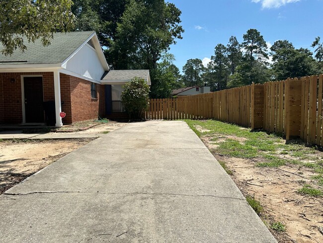 Building Photo - 3/2 No carpet & Fenced yard off Old Waynes...