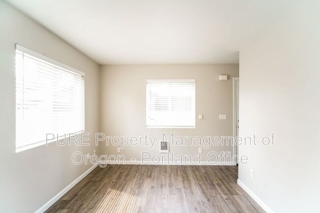 Foto del edificio - 10762 NE Prescott St