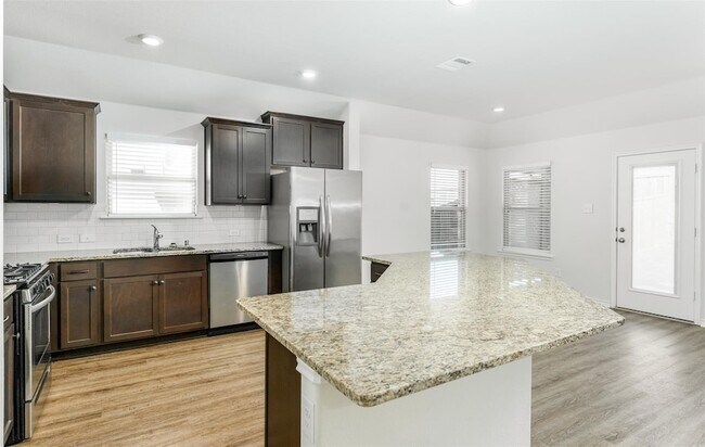 Foto del edificio - 716 Bluebird Way