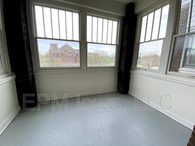Foto del edificio - 608 Wellington Ct
