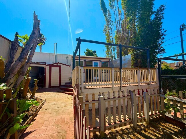 Foto del edificio - Welcome to this charming home in Ocean Beach!