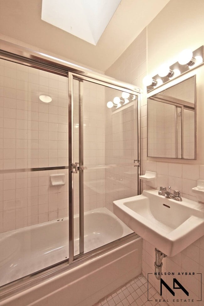 Building Photo - 845 President St