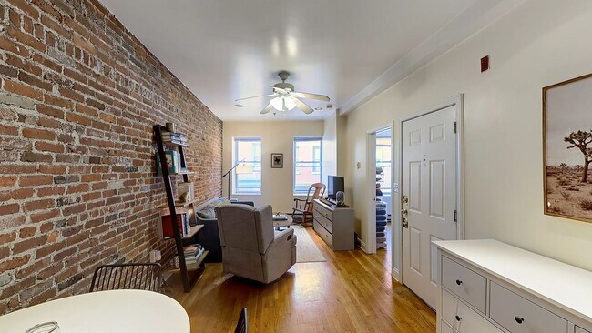 Building Photo - Super cute North End 2 bed with exposed br...