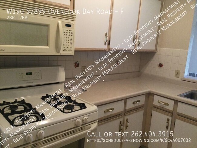 Building Photo - Amazing 2 bedroom, 2 full bath upper unit