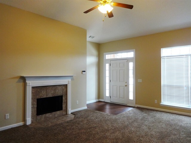 Building Photo - 107 W Tahoe Drive