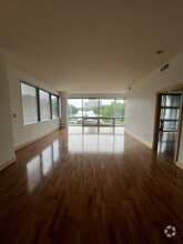 Building Photo - 545 E Wells St