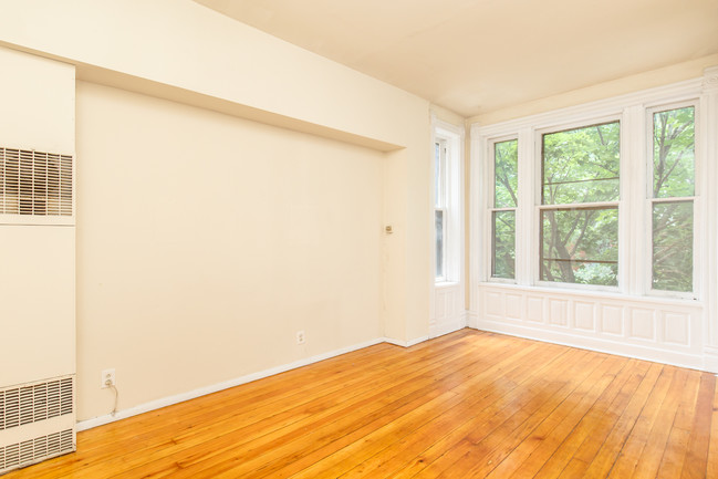 Building Photo - 1825 N Bissell St