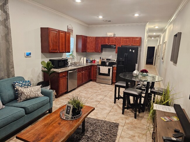 Building Photo - 2003 Almonaster Ave