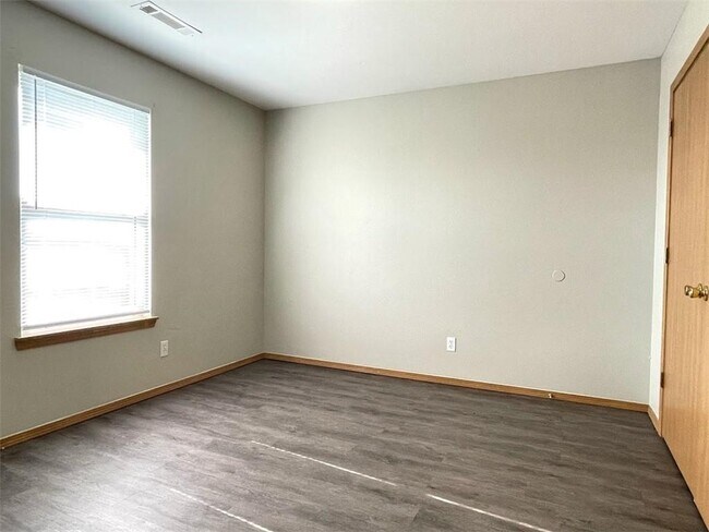 Building Photo - 248 Erin Pl
