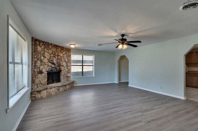 Building Photo - 2805 S Bandera Dr