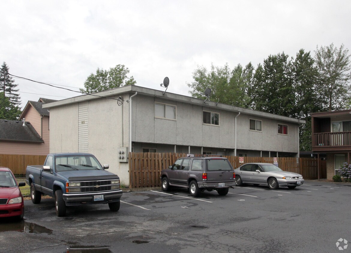 813 N Woodford Ave, Kent, WA 98031 Apartments in Kent, WA