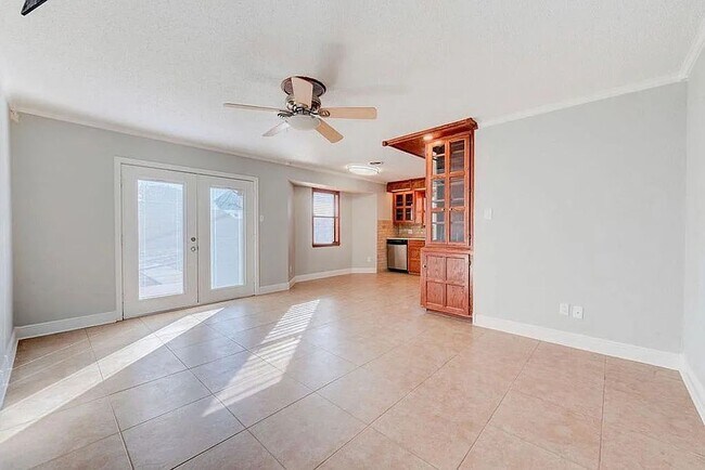 Building Photo - Charming 3 bedroom 2 bathroom house in Nor...