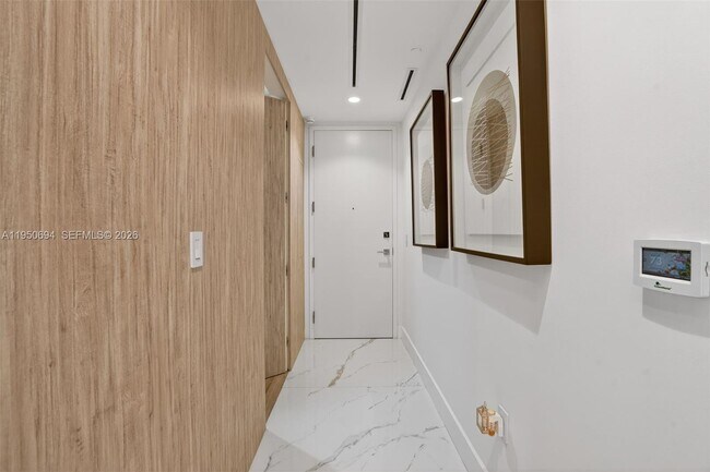 Foto del edificio - 5775 Collins Ave