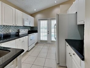 Building Photo - 927 Stanton Dr