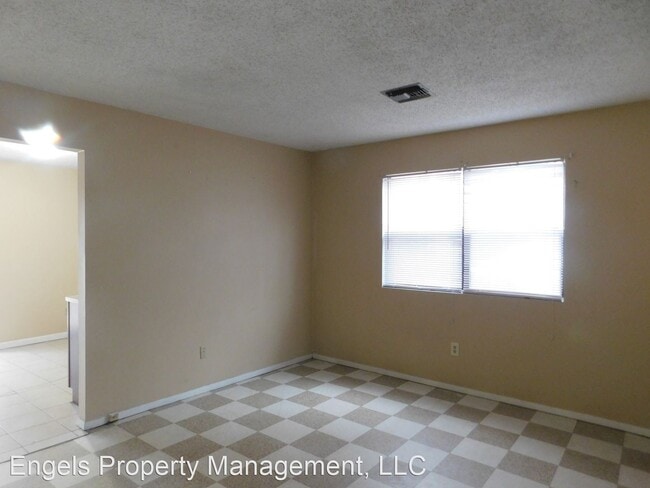 Building Photo - 1403 E Zimmerly St