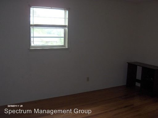 Foto del edificio - 460 Carroll Rd