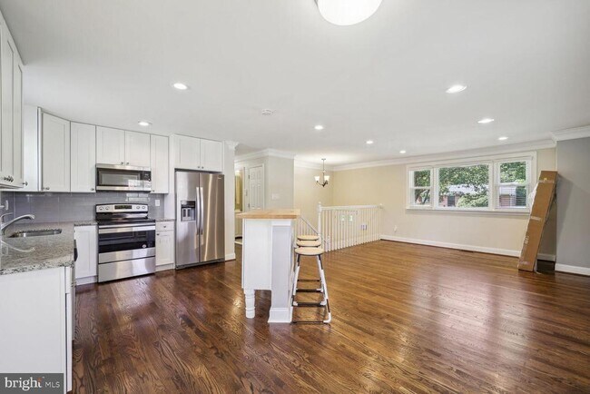 Foto del edificio - 9708 Glen View Dr