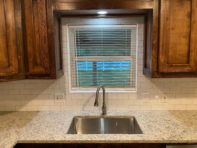 Foto del edificio - 10451 N Essex Dr