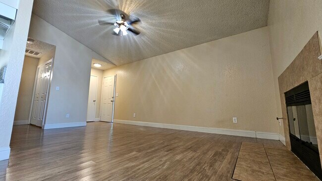 Foto del edificio - Boulder Springs Apartments