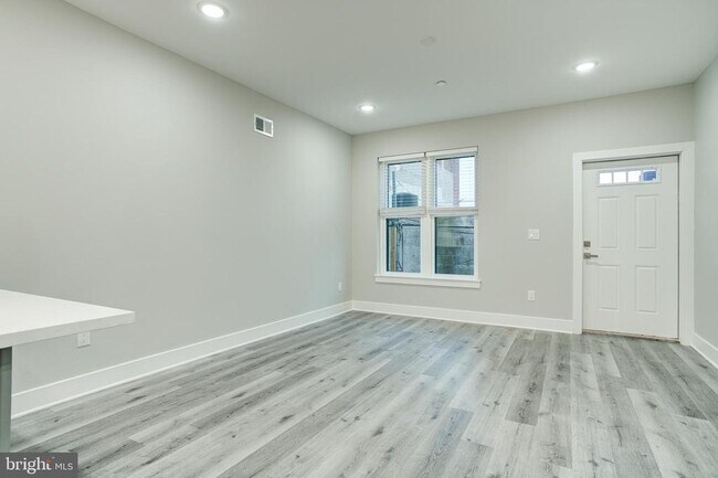 Building Photo - 5113 Ranstead St