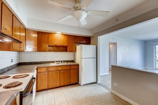 Building Photo - 2206 S Goebbert Rd