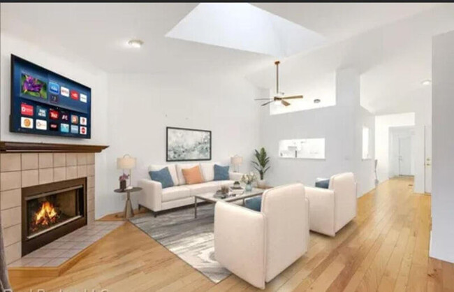 Foto del edificio - 6313 Squire Lake Dr