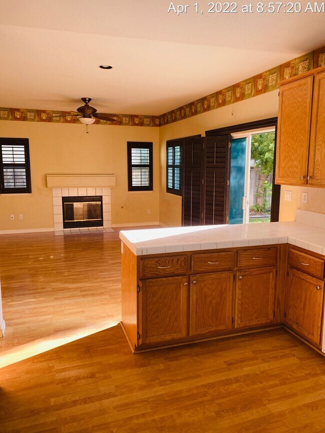 Foto del edificio - $400 MOVE IN BONUS. Beautiful Home in Lake...